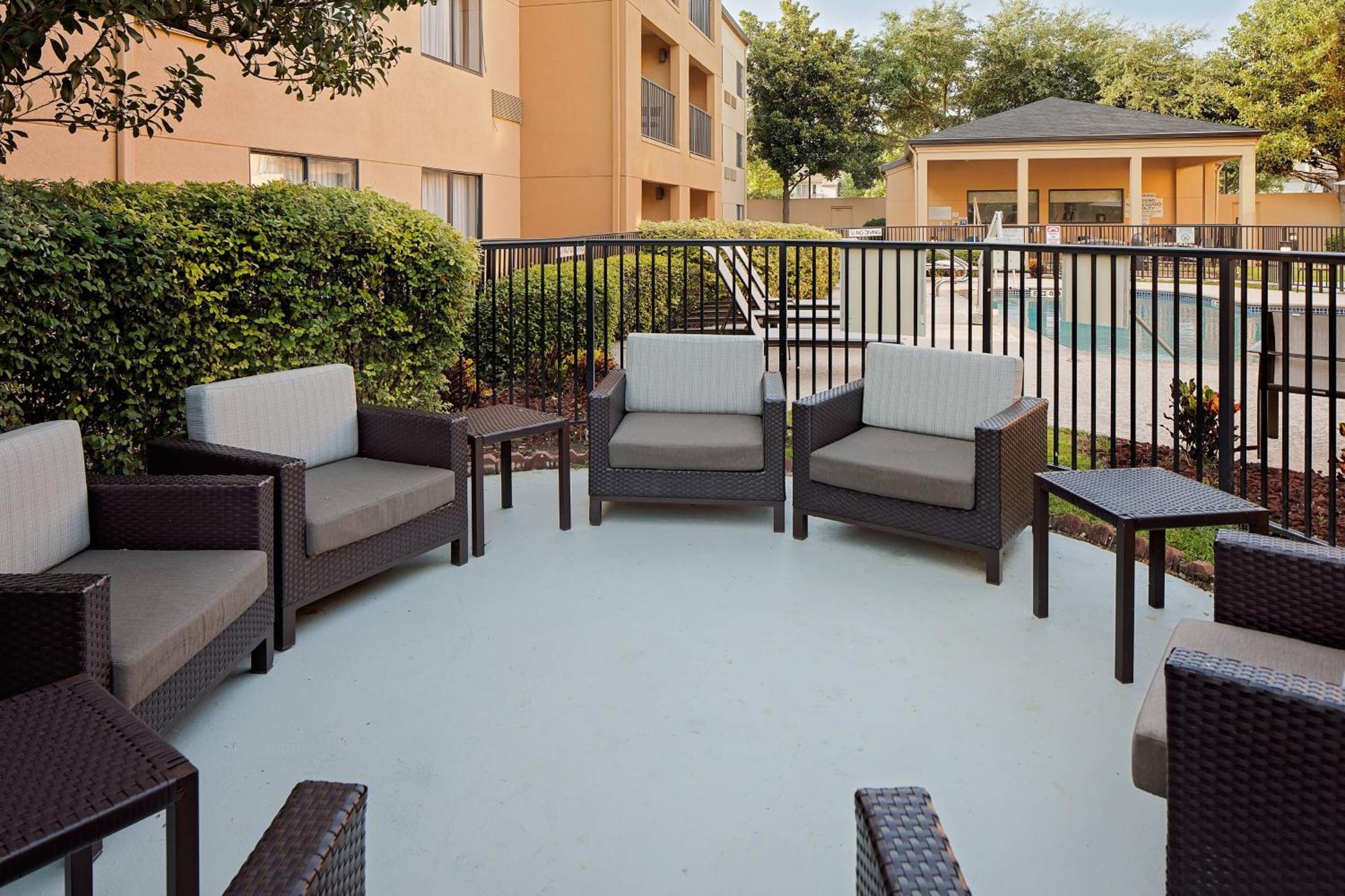 Courtyard Houston Westchase Hotel Exterior photo
